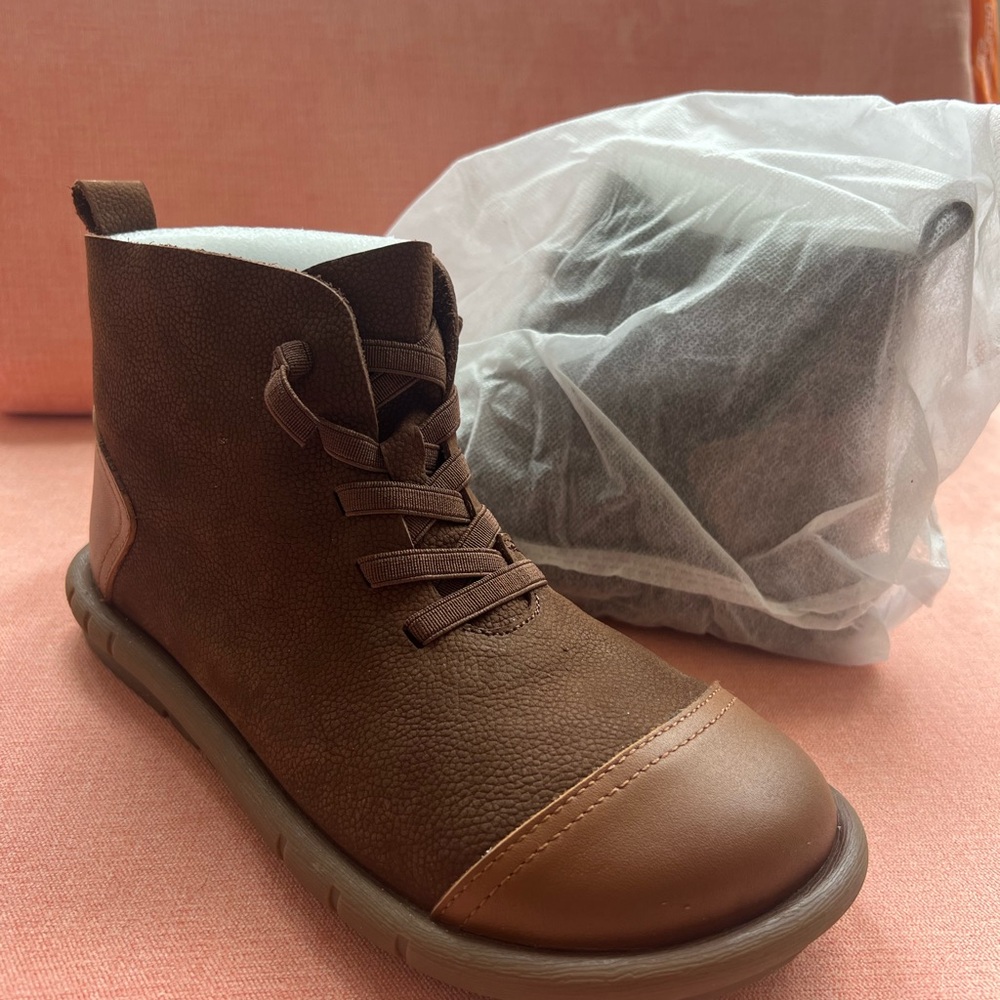 Dwarves size 8 women’s boots
